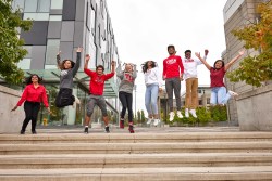 LifeScience_Students_Jumping2