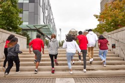 LifeScience_Students_running