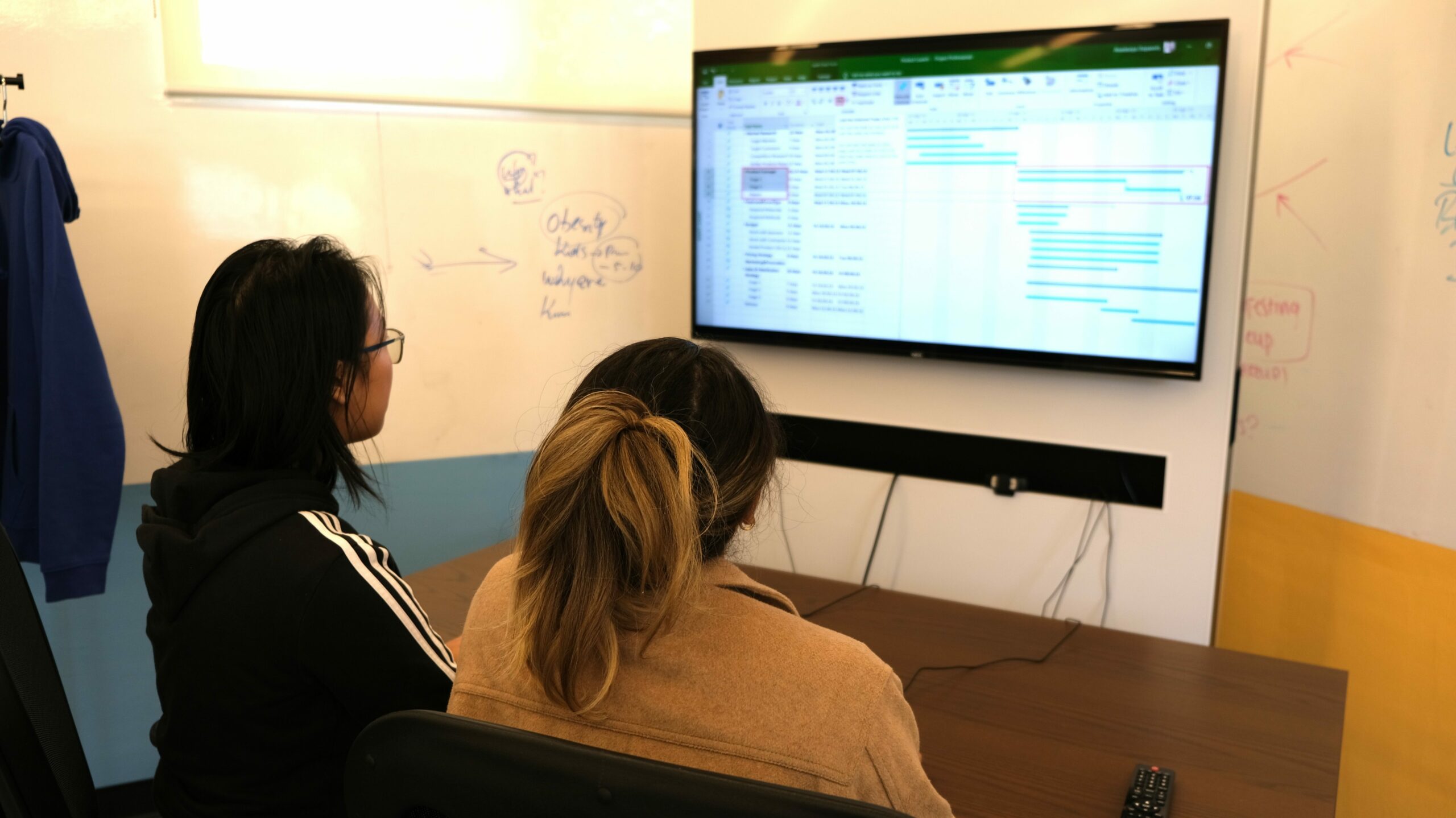 students working on computer