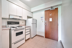 York Apartments Bachelor - Kitchen