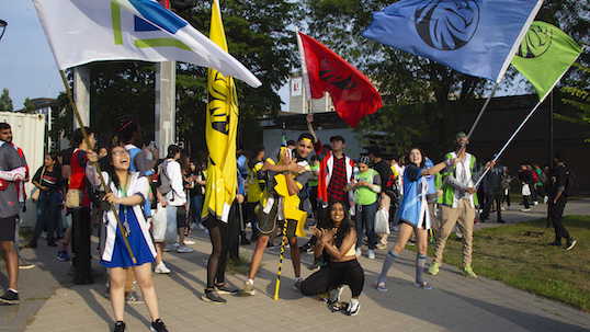 Students with New College flags at orientation
