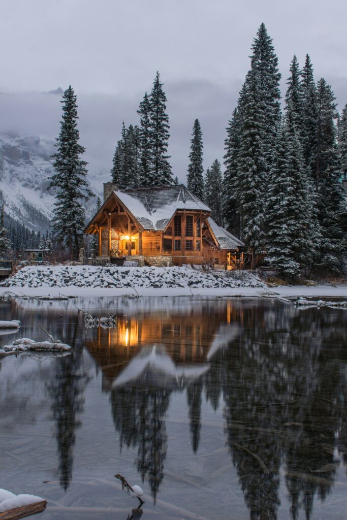 Winter House next to lake. Photo: Ian Keefe on Unsplash.