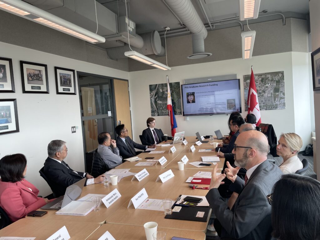 image of Philippine delegation meeting York University leadership members and researchers with special interest in the Philippines and the Filipino community