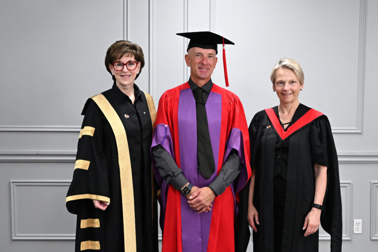 Pictured, from left to right: Chancellor Kathleen Taylor, Mike Wessinger, Provost and Vice-President Academic Lisa Philipps.