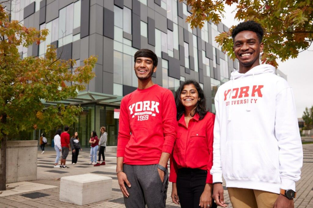 Students standing in front of the Life Sciences Building