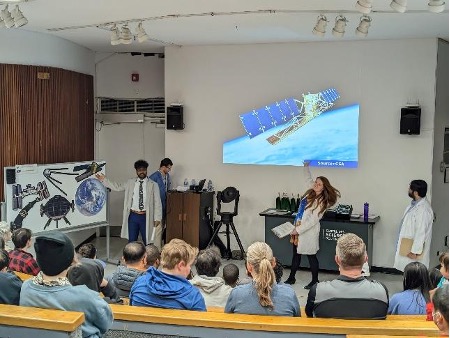 Professor Lee’s graduate students presenting at the Ontario Science Centre.