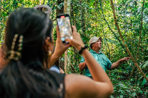 Students’ visit to Marvin Arias’ diversification farm. Photo by Timothy Ong